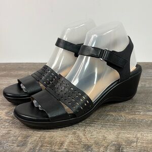 Naturalized Women’s TYSON Black Leather Wedge Sandals Size 8.5